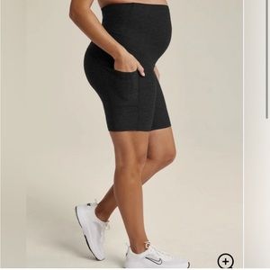 Beyond Yoga Spacedye Pockets Forever Maternity
Biker Short in Darkest Night S